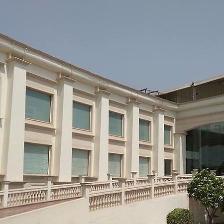 Udman Hotels And Resorts By Ferns N Petals Nova Deli Exterior foto