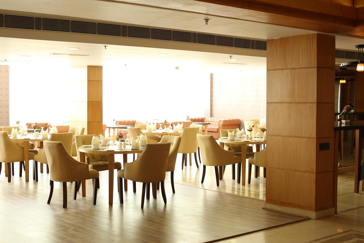 Udman Hotels And Resorts By Ferns N Petals Nova Deli Exterior foto