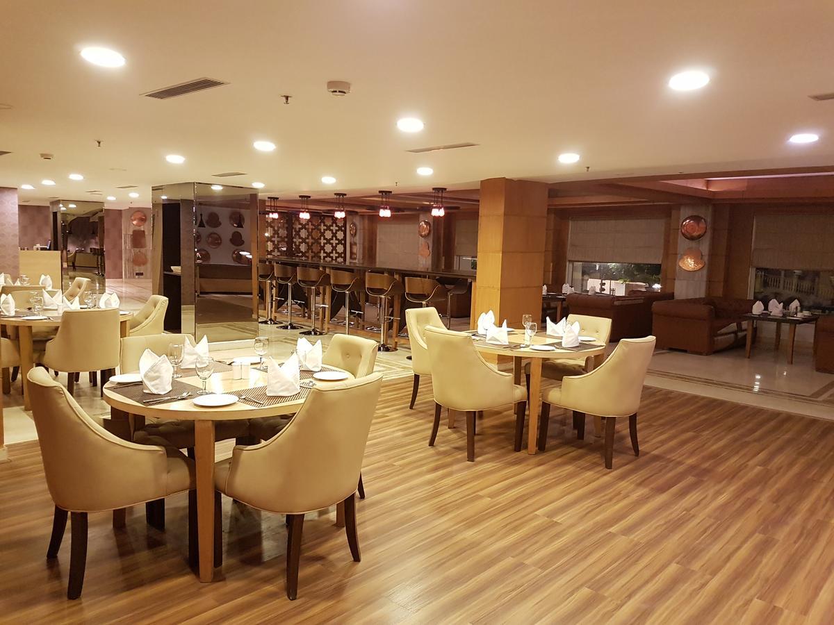 Udman Hotels And Resorts By Ferns N Petals Nova Deli Exterior foto